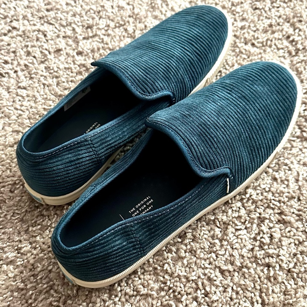 TOMS blue corduroy shoes size 9
